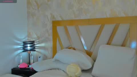 Snapshot of sophiekozlov chatting on 09/18/25, 01:35 Sophie online show from 09/18/25, 01:35