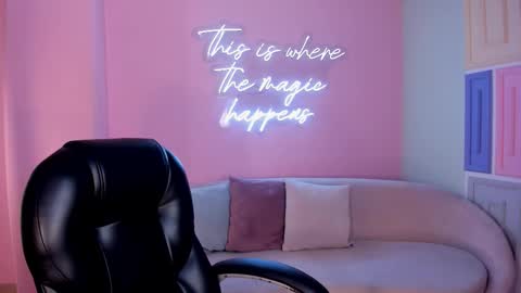 Snapshot of sophielanne chatting on 02/26/26, 04:44 Sophie online show from 02/26/26, 04:44