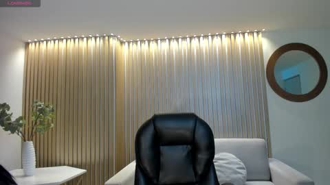 Snapshot of sophielanne chatting on 03/27/26, 03:45 Sophie online show from 03/27/26, 03:45