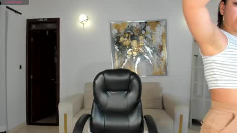 Snapshot of sophielanne chatting on 04/12/26, 11:21 Sophie online show from 04/12/26, 11:21