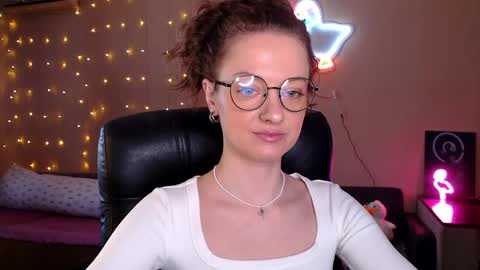 Snapshot of sophieleroux chatting on 04/12/26, 11:15 sophieleroux online show from 04/12/26, 11:15