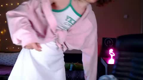 Snapshot of sophieleroux chatting on 04/15/26, 10:44 sophieleroux online show from 04/15/26, 10:44