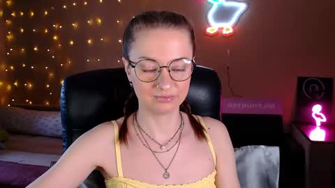 Snapshot of sophieleroux chatting on 05/07/26, 12:10 sophieleroux online show from 05/07/26, 12:10