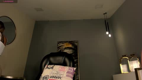 Sophie  Palmer online show from 10/31/25, 10:49