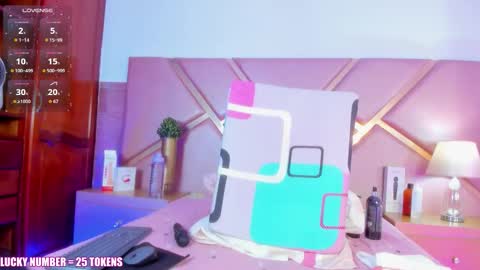 Snapshot of sophiesinclair chatting on 11/08/25, 12:38 Sophie online show from 11/08/25, 12:38