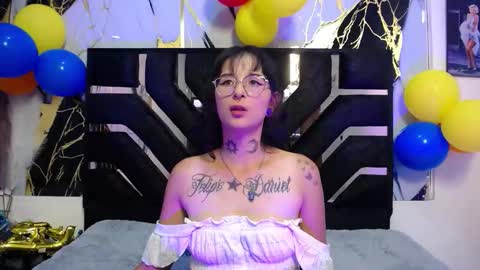 Snapshot of sophiesmithcs chatting on 03/26/26, 08:03 sophieesmithcs online show from 03/26/26, 08:03