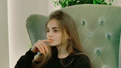 Snapshot of sophiesuvi chatting on 12/01/24, 04:29 Sophie and my bestie Mandy    online show from 12/01/24, 04:29