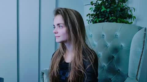 Snapshot of sophiesuvi chatting on 12/01/24, 07:36 Sophie and my bestie Mandy    online show from 12/01/24, 07:36