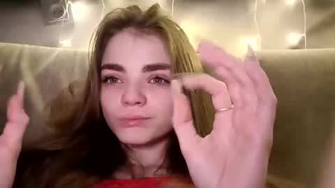 Snapshot of sophiesuvi chatting on 01/02/25, 02:54 Sophie and my bestie Mandy    online show from 01/02/25, 02:54