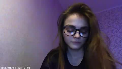 Snapshot of sophiesuvi chatting on 01/11/25, 12:01 Sophie and my bestie Mandy    online show from 01/11/25, 12:01