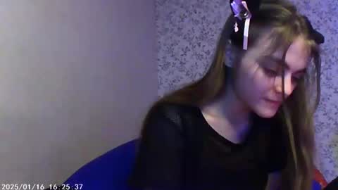 Snapshot of sophiesuvi chatting on 01/15/25, 06:08 Sophie and my bestie Mandy    online show from 01/15/25, 06:08