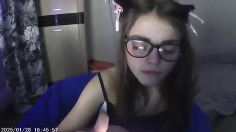 Snapshot of sophiesuvi chatting on 01/27/25, 08:28 Sophie and my bestie Mandy    online show from 01/27/25, 08:28