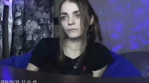 Snapshot of sophiesuvi chatting on 01/30/25, 07:04 Sophie and my bestie Mandy    online show from 01/30/25, 07:04