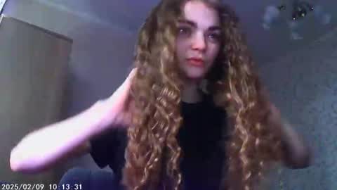 Snapshot of sophiesuvi chatting on 02/08/25, 11:55 Sophie and my bestie Mandy    online show from 02/08/25, 11:55