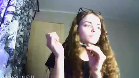 Snapshot of sophiesuvi chatting on 02/08/25, 06:01 Sophie and my bestie Mandy    online show from 02/08/25, 06:01