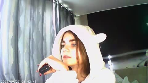 Snapshot of sophiesuvi chatting on 09/26/25, 10:30 Sophie and my bestie Mandy    online show from 09/26/25, 10:30