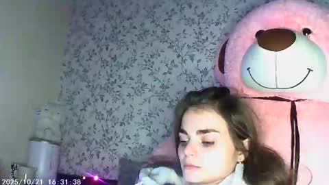 Snapshot of sophiesuvi chatting on 10/20/25, 06:19 Sophie and my bestie Mandy    online show from 10/20/25, 06:19