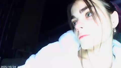 Snapshot of sophiesuvi chatting on 10/23/25, 07:12 Sophie and my bestie Mandy    online show from 10/23/25, 07:12