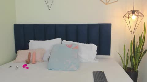 sophieturner_mg online show from 11/29/25, 07:28