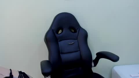sophieturner_mg online show from 04/27/26, 07:23