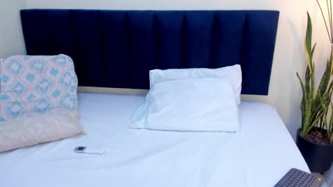 sophieturner_mg online show from 04/28/26, 07:19