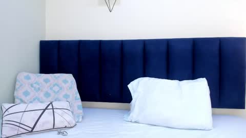 sophieturner_mg online show from 05/15/26, 07:10