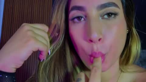 Snapshot of sophiexx__ chatting on 04/04/26, 09:45 sophiexx__ online show from 04/04/26, 09:45