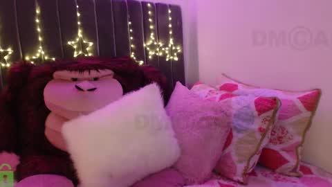 Snapshot of sophiia_dreams chatting on 03/11/25, 11:04 Sophia this is not my real name online show from 03/11/25, 11:04