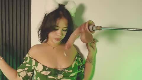 Snapshot of sophiie18__ chatting on 11/12/25, 08:41 sofi online show from 11/12/25, 08:41