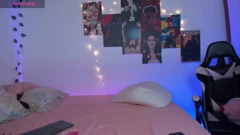 Snapshot of sophiie_parker chatting on 01/17/25, 11:38 Sophie online show from 01/17/25, 11:38