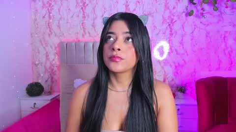 Snapshot of sophiiewilson chatting on 02/06/25, 02:00 Sophie Wilson online show from 02/06/25, 02:00