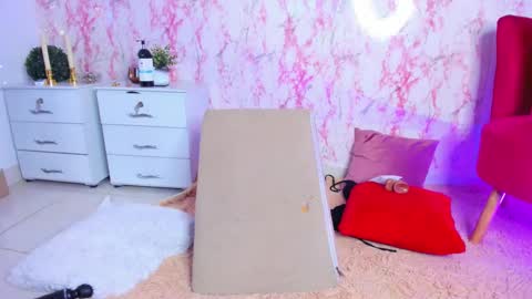 Snapshot of sophiiewilson chatting on 02/25/25, 06:36 Sophie Wilson online show from 02/25/25, 06:36