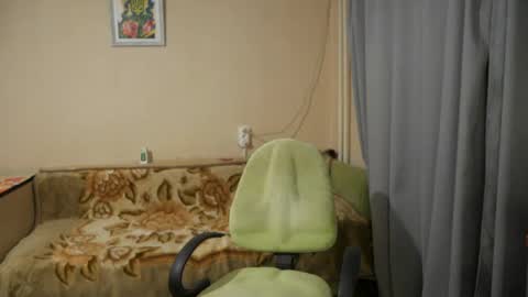 Snapshot of sophilorens chatting on 12/27/24, 05:37 Sophi online show from 12/27/24, 05:37