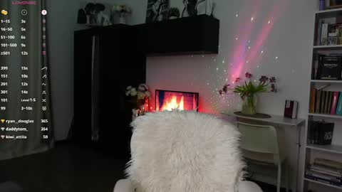 Beatrice call me Bea online show from 03/11/25, 12:00