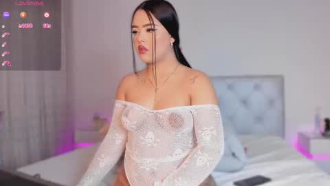 Snapshot of sophy_champagne chatting on 03/06/25, 07:57 sophy online show from 03/06/25, 07:57