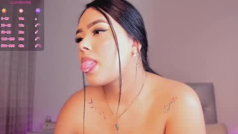 Snapshot of sophy_champagne chatting on 03/11/25, 03:34 sophy online show from 03/11/25, 03:34