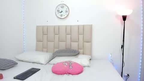 Snapshot of sopphiefox chatting on 05/14/26, 12:39 Sofia online show from 05/14/26, 12:39