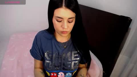 Snapshot of sopphy_white chatting on 01/16/26, 10:58 Sophy online show from 01/16/26, 10:58