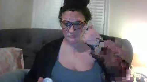 Snapshot of sotamom chatting on 01/10/25, 01:21 NaughtyMommy online show from 01/10/25, 01:21