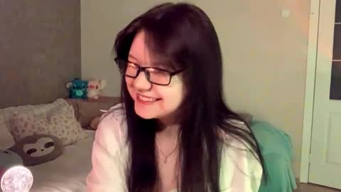 lily online show from 11/06/25, 09:37