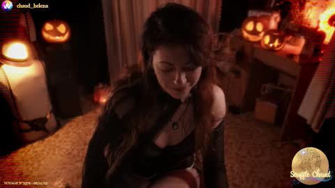 Snapshot of souffle_chaud chatting on 11/02/25, 08:33 . . online show from 11/02/25, 08:33