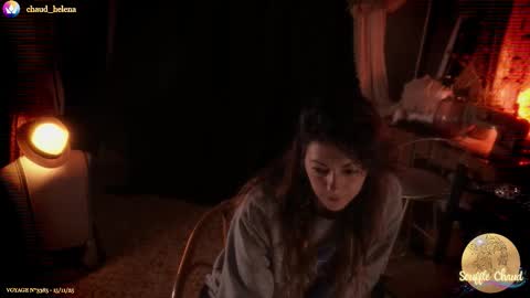 Snapshot of souffle_chaud chatting on 11/15/25, 08:27 . . online show from 11/15/25, 08:27