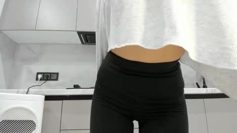 Mia online show from 10/29/25, 09:05