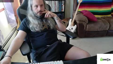 Snapshot of soundnj chatting on 04/21/26, 04:56 Alex G online show from 04/21/26, 04:56