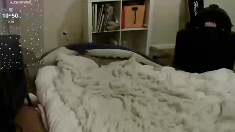 Snapshot of southerbunny chatting on 10/18/25, 09:21 Bunnydathug online show from 10/18/25, 09:21