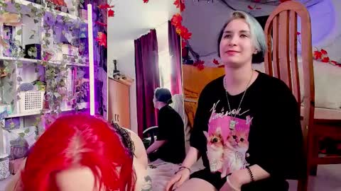 Snapshot of sova_energy chatting on 09/27/25, 07:57 Leah online show from 09/27/25, 07:57