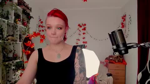 Snapshot of sova_energy chatting on 10/26/25, 02:45 Leah online show from 10/26/25, 02:45