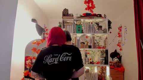 Snapshot of sova_energy chatting on 11/06/25, 01:34 Leah online show from 11/06/25, 01:34