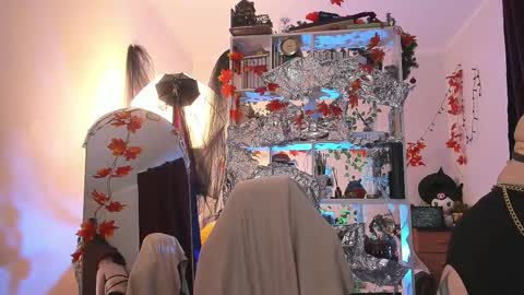 Snapshot of sova_energy chatting on 11/27/25, 06:21 Leah online show from 11/27/25, 06:21