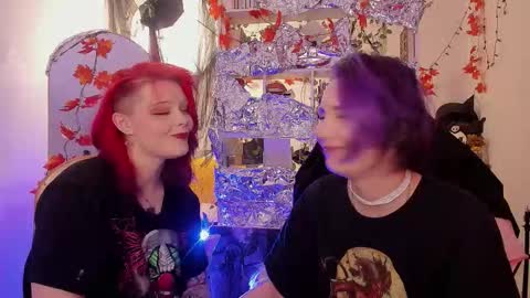 Snapshot of sova_energy chatting on 12/03/25, 01:31 Leah online show from 12/03/25, 01:31